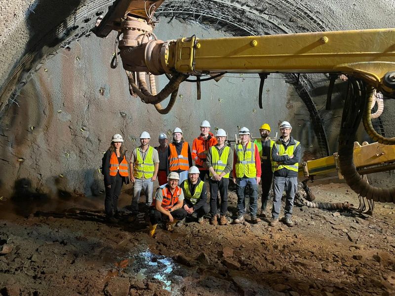 Mitarbeitende und Studierende der AGIF im Tunnel Holstein