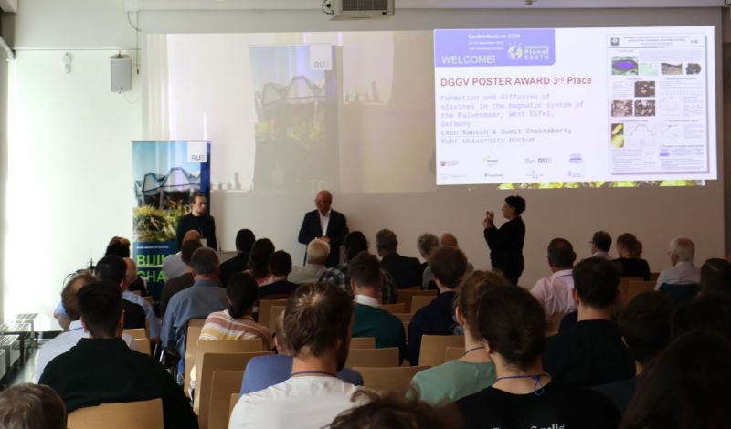 M.Sc. Leon Kausch winning the poster award