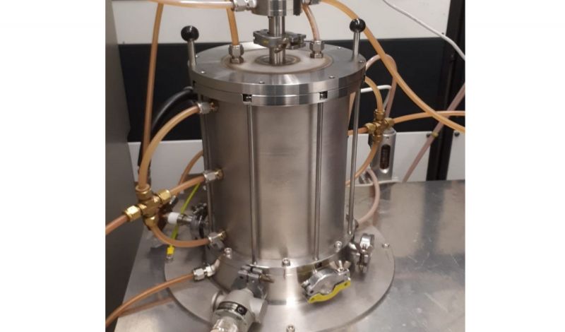 Vacuum oven
